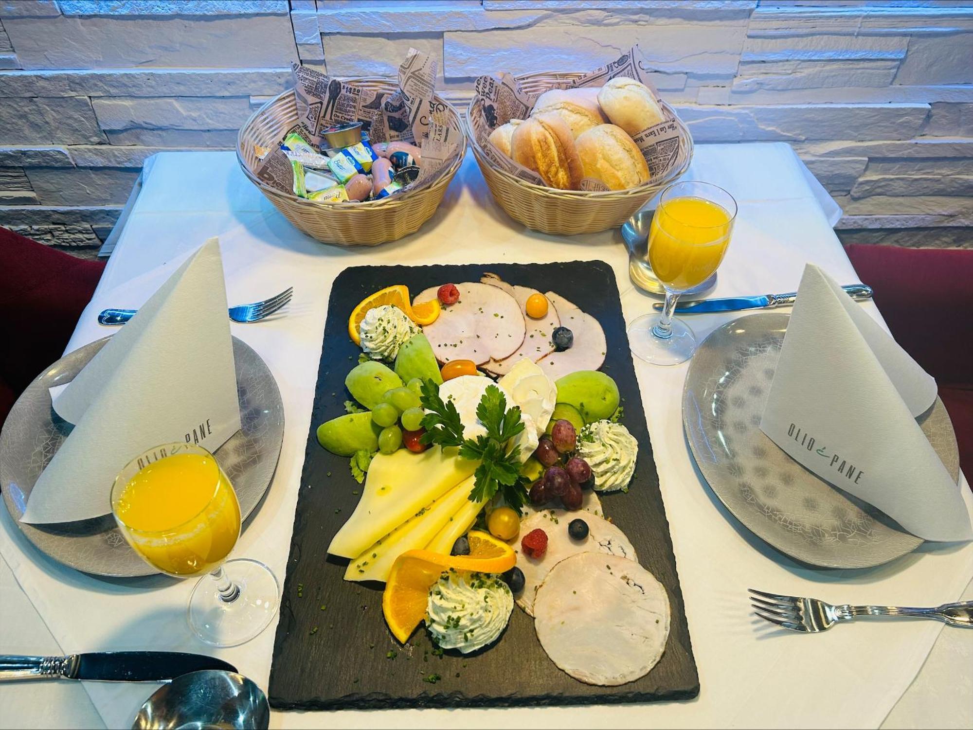 Hotel & Restaurant Olio E Pane เอนซ์เคลิสแทร์เลอ ภายนอก รูปภาพ